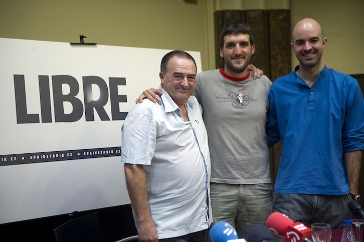 Karmelo Landak, Carlos Renedok eta Aritz Petralandak aurkeztu dute nazioarteko bira. (Marisol RAMIREZ/ARGAZKI PRESS)