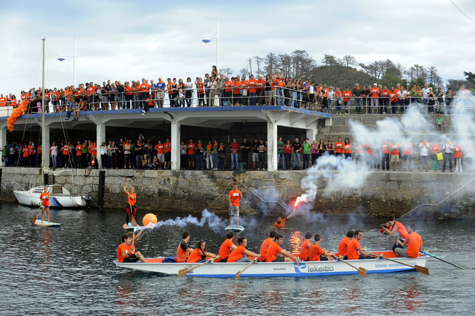 Lekeitioko portuaren inguruan irudikatu dute herri harresia. (Marisol RAMIREZ / ARGAZKI PRESS)