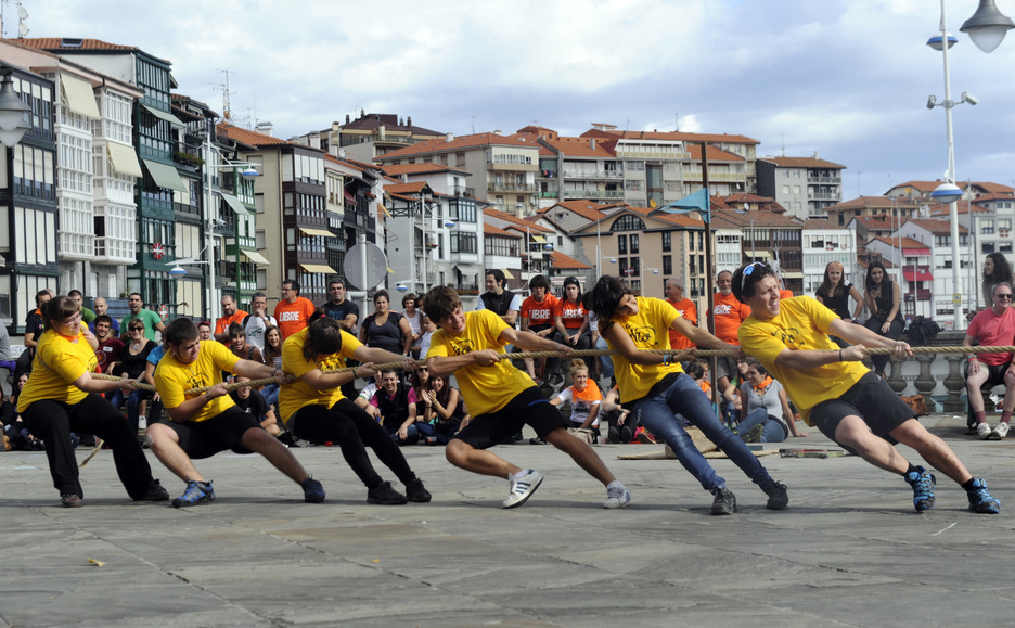 Herri kirolak ere izan dira Libre Egunean. (Marisol RAMIREZ / ARGAZKI PRESS)