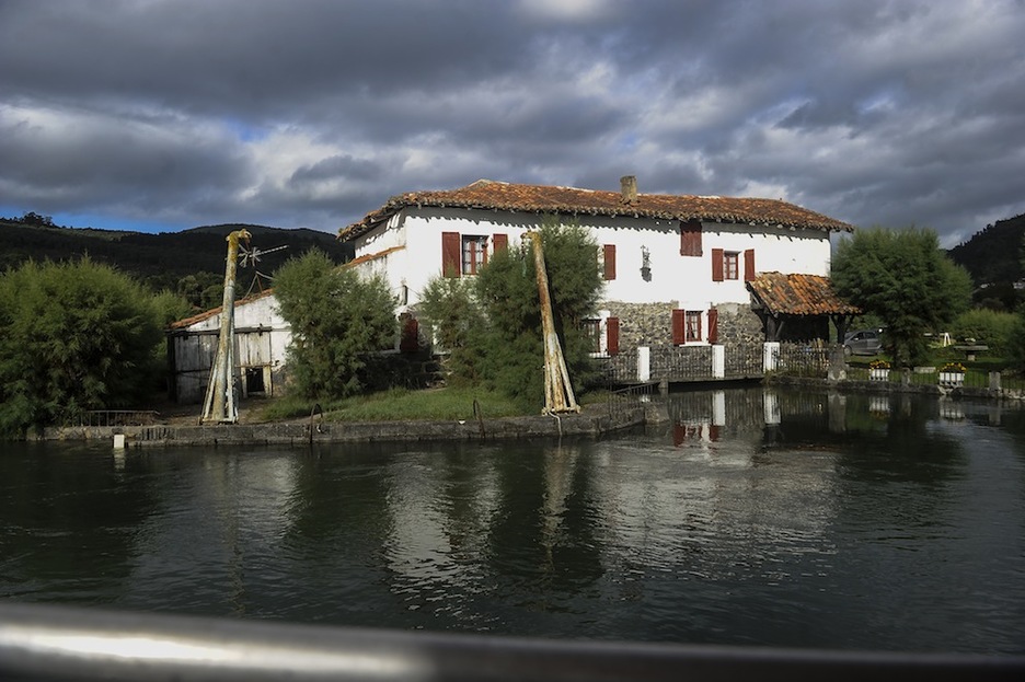 Edertasun handiko parajeak eta natura uztartzen dira ibilbidean. (Luis JAUREGIALTZO/ARGAZKI PRESS)