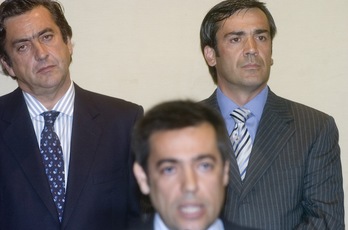Jabyer Fernández, arriba a la derecha, en la presentación de la candidatura de Fernando García Macua a la presidencia del Athletic, en 2007. (Luis JAUREGIALTZO/ARGAZKI PRESS)