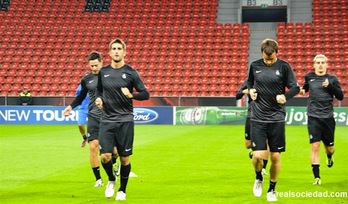 Los blanquiazules han entrenado en el Bay Arena de Leverkusen. (REALSOCIEDAD.COM)