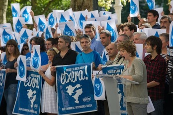 Numerosos rostros conocidos de la cultura, el deporte y la política han participado en la rueda de prensa. (Andoni CANELLADA/ARGAZKI PRESS)