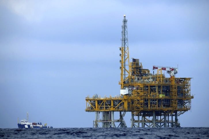 La plataforma del proyecto Castor, frente a Alcanar y Vinarós. (Lluis GENE/AFP PHOTO)