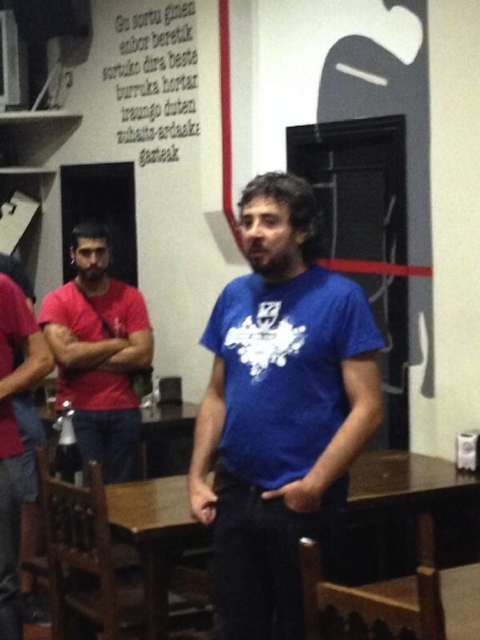 Roberto Noval, Deustuan. (@bazterraknahast)