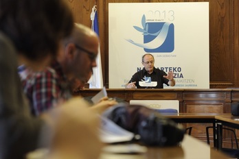 Juan Karlos Izagirre ha presentado el programa de la Conferencia. (Jon URBE / ARGAZKI PRESS)