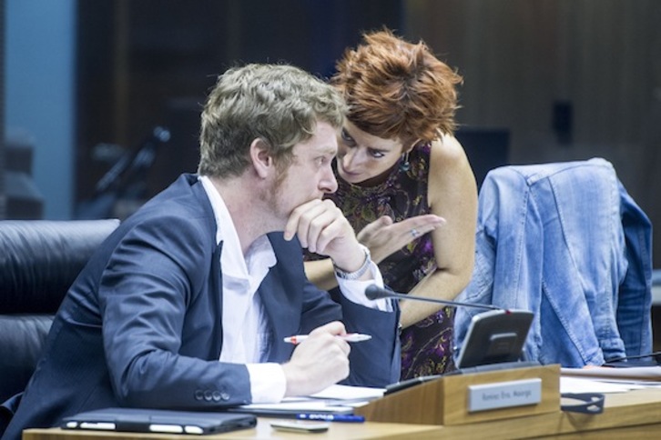Los parlamentarios abertzales Maiorga Ramírez y Bakartxo Ruiz. (Iñigo URIZ/ARGAZKI PRESS)