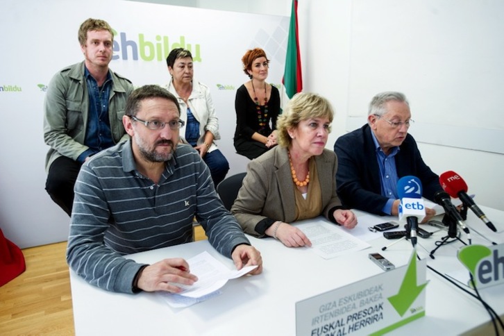 Los integrantes de Bildu, en la comparecencia de Iruñea. (Iñigo URIZ/ARGAZKI PRESS)