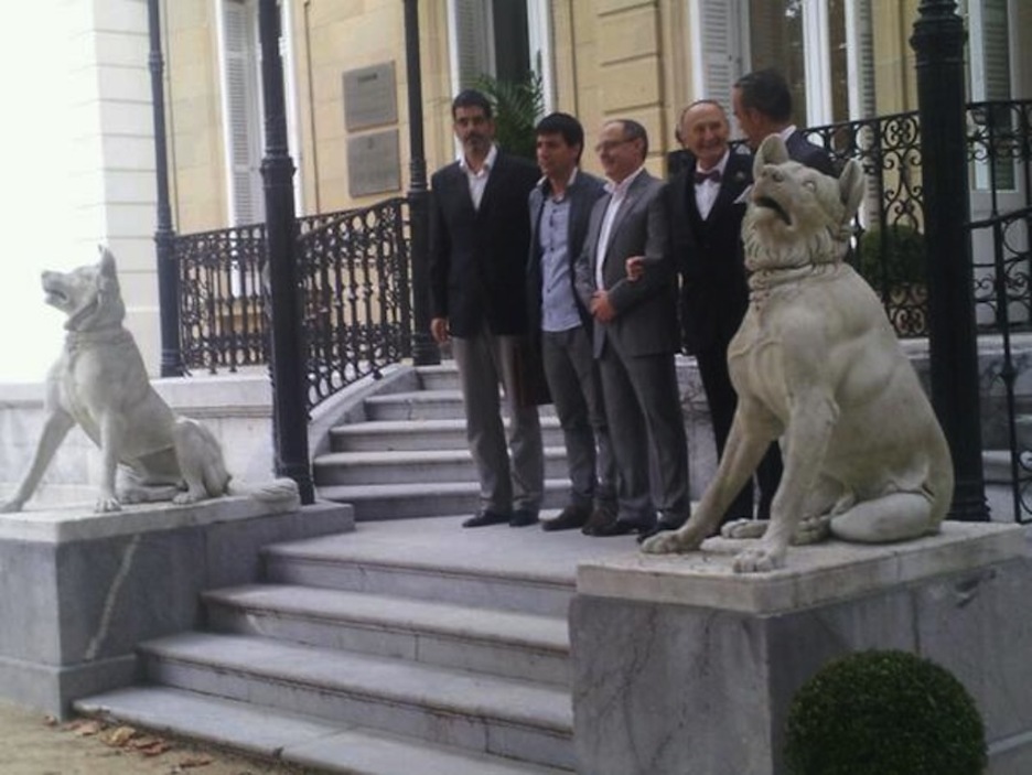 Eneko Goia (edil de Donostia), Julen Mendoza (alcalde de Errenteria) y Alfredo Etxeberria (alcalde de Elgoibar). 
