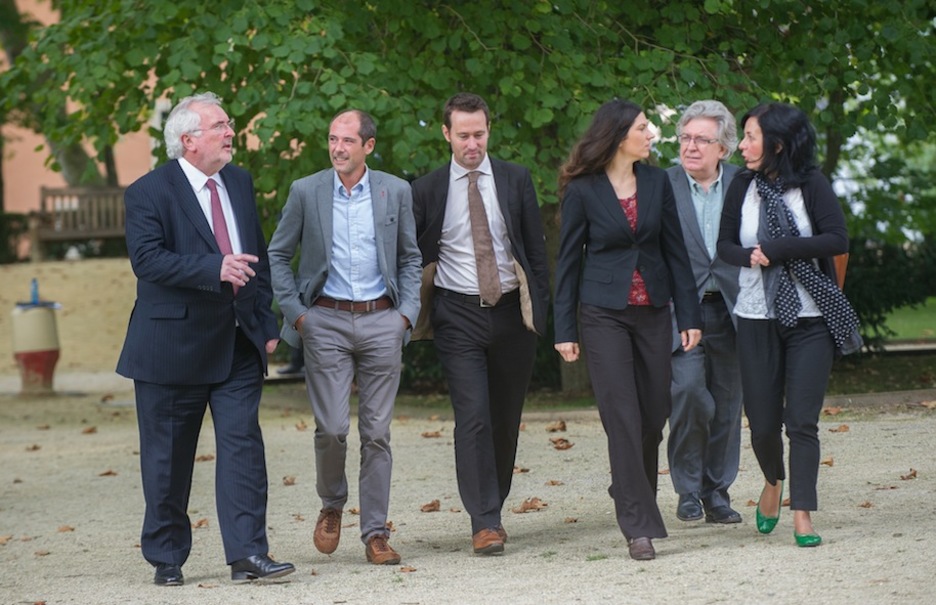 Llegada de participantes a Aiete. (Andoni CANELLADA / ARGAZKI PRESS)