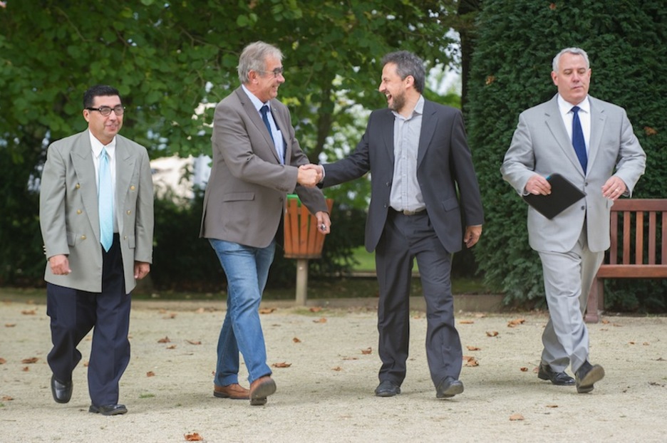 Llegada de participantes a Aiete. (Andoni CANELLADA / ARGAZKI PRESS)