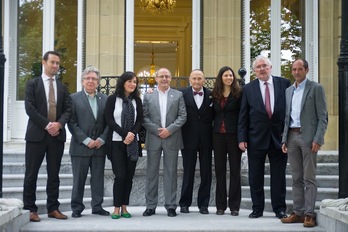 El alcalde de Belfast, Máirtin Ó Muilleor, con Juan Karlos Izagirre. (ARGAZKI PRESS)