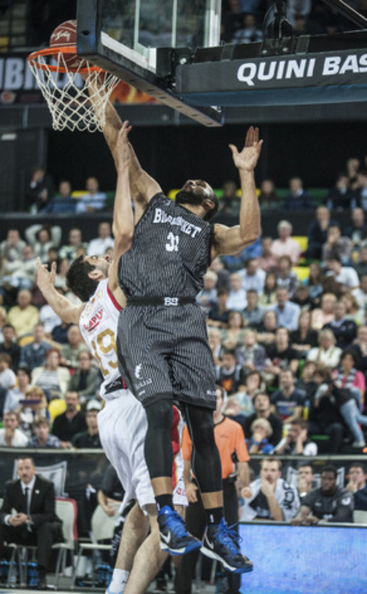 Partido disputado en Miribilla entre el Bilbao Basket y el CAI Zaragoza, con victoria para los visitantes. (Jon HERNAEZ/ARGAZKI PRESS)