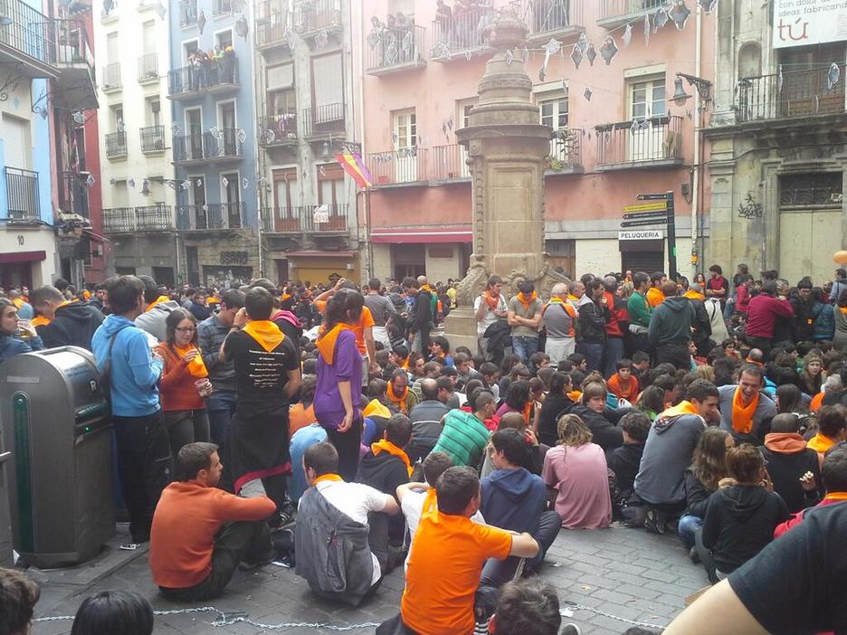 Mokadu batekin indarrak biltzeko unea Nabarreria plazan. (@zalduariz)