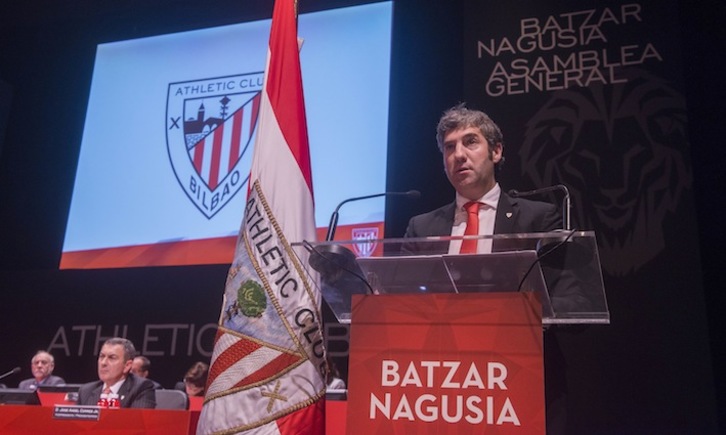 Intervención de Josu Urrutia ante los compromisarios. (Luis JAUREGIALTZO / ARGAZKI PRESS)