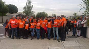 Los jóvenes juzgados, antes de iniciar la segunda sesión en la AN. (NAIZ.INFO)