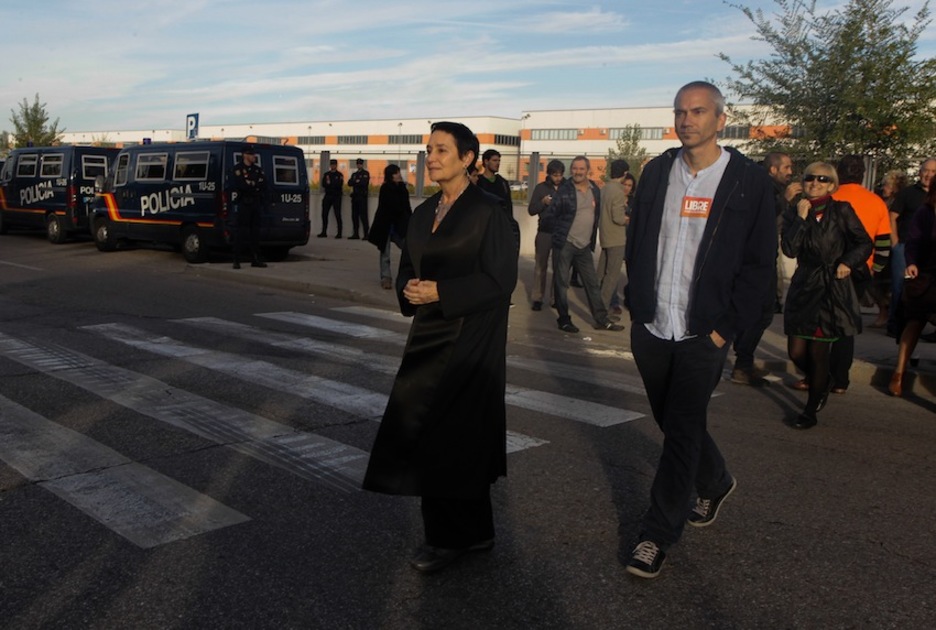 Joseba Permach y la abogada defensora Jone Goirizelaia. (Marta JARA/ARGAZKI PRESS)