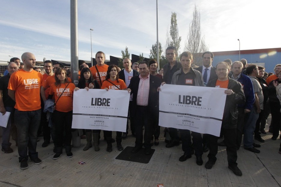 Comparecencia conjunta de los encausados en el sumario 35/02 junto a los jóvenes independentistas que también están siendo juzgados en la AN. (Marta JARA/ARGAZKI PRESS)