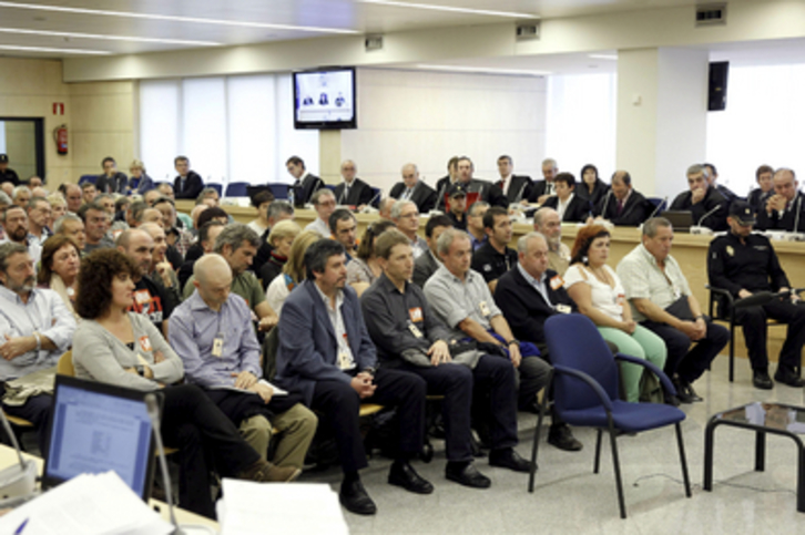 Los encausados, este lunes en la sala de la Audiencia Nacional en San Fernando de Henares. (Chema Moya/POOL EFE)