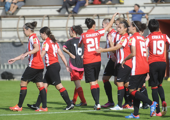 Athleticen jokalariak gola ospatzen. (Luis JAUREGIALTZO / ARGAZKI PRESS)