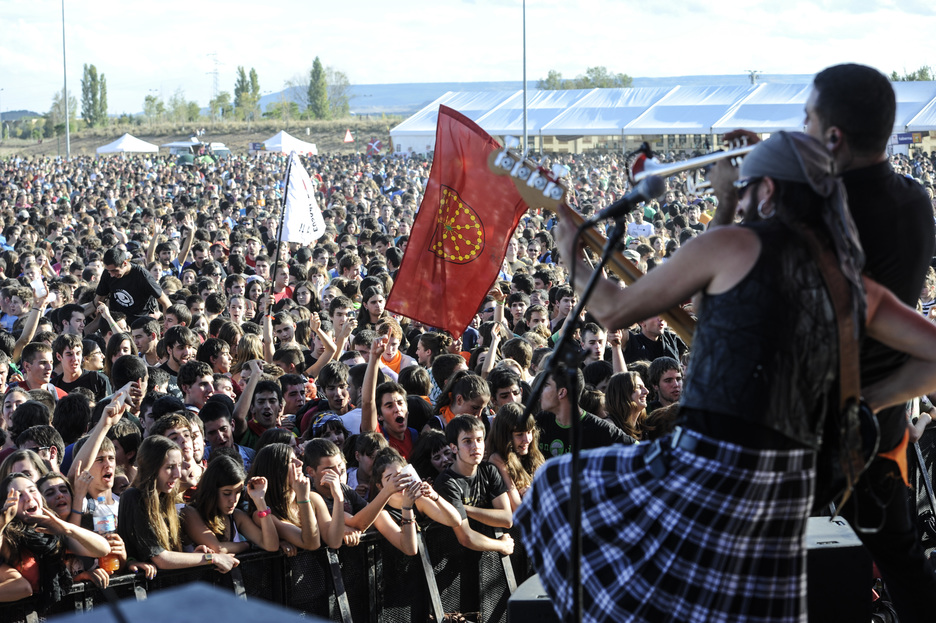 Vendetta taldea taula gainean. (Jagoba MANTEROLA / ARGAZKI PRESS)