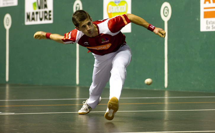 Idoate Astelenan jokatu duen partidan. (Raul BOGAJO / ARGAZKI PRESS)