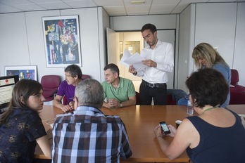 José Mari Sagardui ‘Gatza’, Juan Mari Igarataundi, Ione Lazkoz e Isidro Gabirondo, con el director de GARA, Iñaki Soto. (Jon URBE/ARGAZKI PRESS)