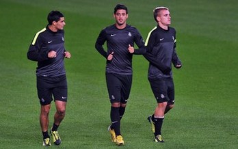 La plantilla de la Real se entrenó este martes en Old Trafford. (Paul ELLIS/AFP)