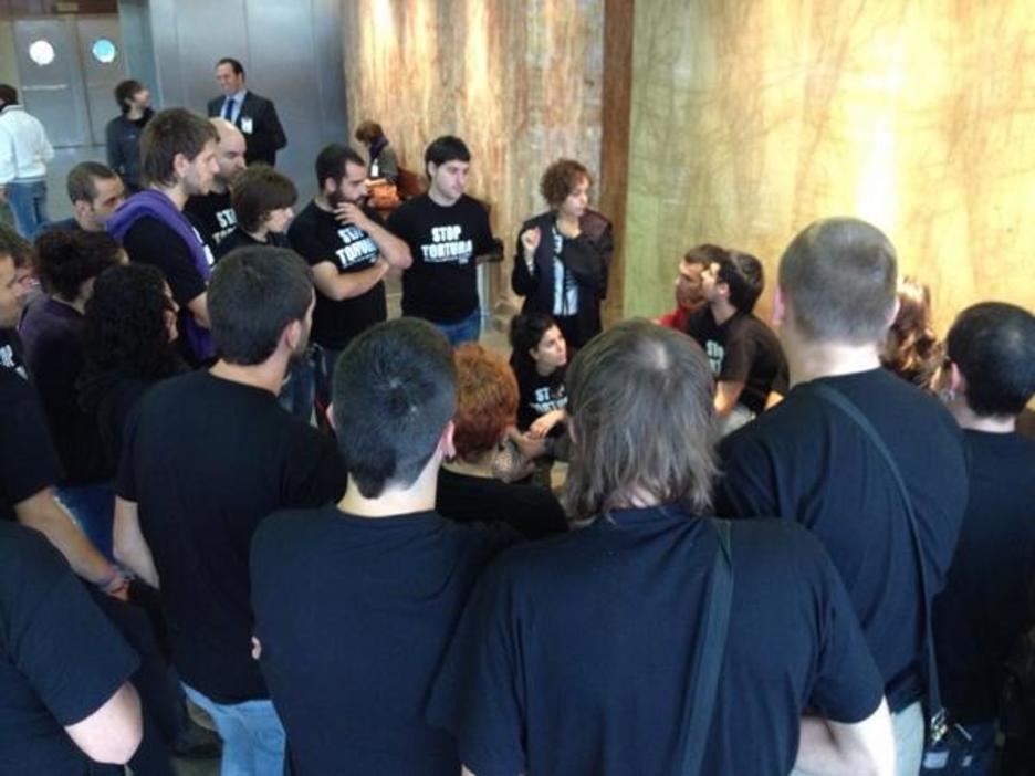 Los encausados, en la Audiencia Nacional, con la abogada Amaia Izko. (@MAITEBIDARTE) Los encausados, en la Audiencia Nacional, con la abogada Amaia Izko. (@MAITEBIDARTE)