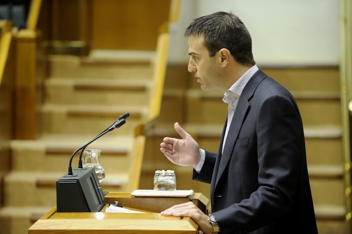 Gorka Maneiro, en una intervención en la Cámara de Gasteiz. (Juanan RUIZ / ARGAZKI PRESS)