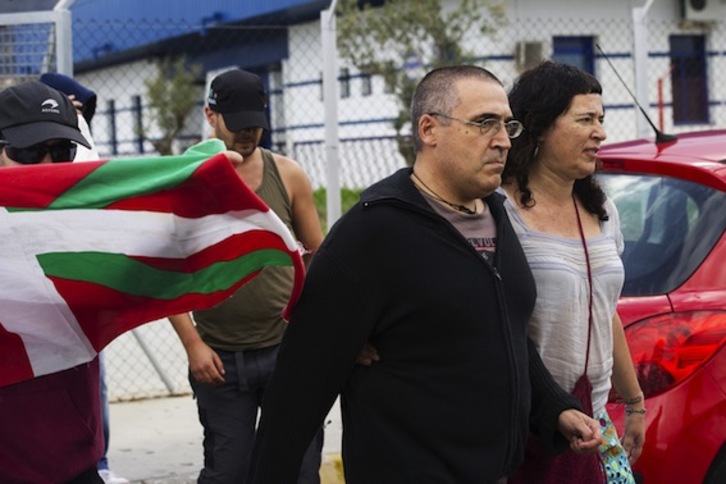 Juan Manuel Piriz, a su salida de la cárcel de Botafuegos, en Algeciras. (Marcos MORENO/AFP PHOTO)