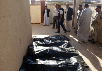Cadáveres en Mosul, en otro atentado ocurrido de hace dos semanas. 8AFP)