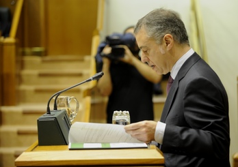 Urkullu durante una intervención en el Parlamento de Gasteiz. (Juanan RUIZ / ARGAZKI PRESS)