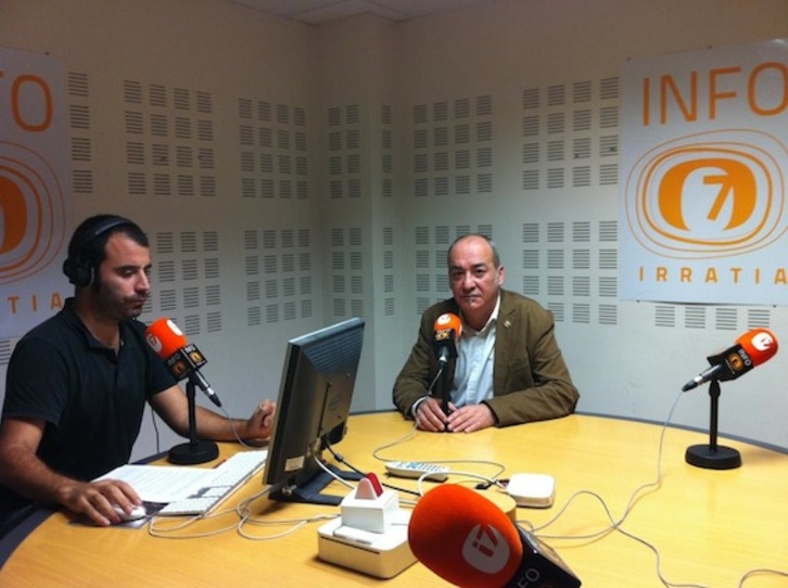 El diputado general de Gipuzkoa, Martin Garitano, entrevistado por Jon Mikel Fernández. (NAIZ.INFO)