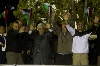 Los presos palestinos han sido recibidos en Ramallah por el presidente de la Autoridad Palestina, Mahmud Abbas. (Ahmad GHARABLI/AFP PHOTO)