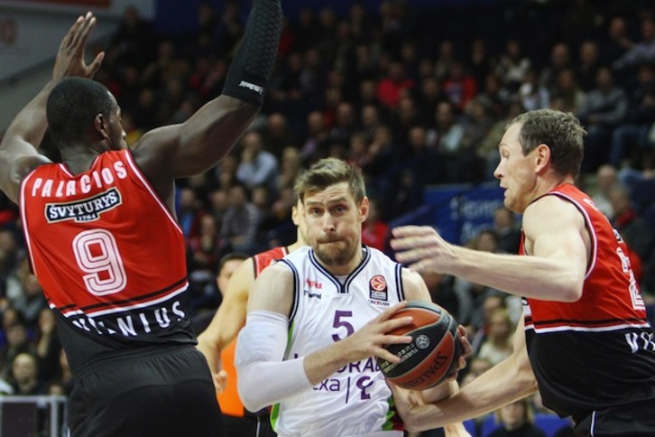 Nocioni ha sido el baskonista más destacado. (Petras MALUKAS / AFP PHOTO)