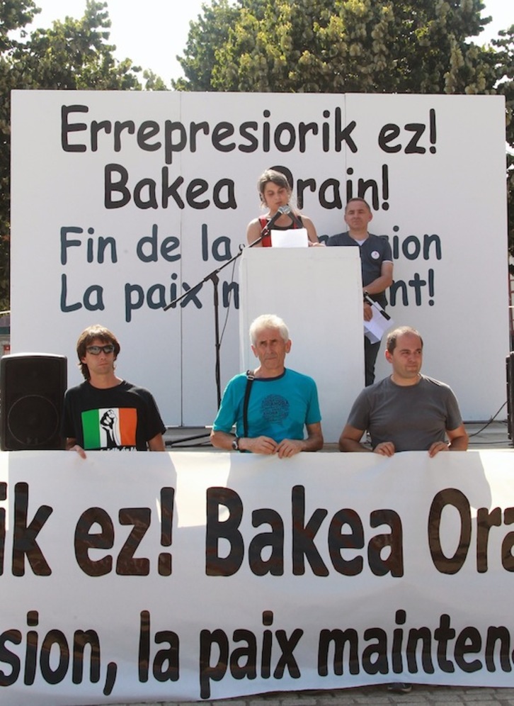 Jokin Aranalde, junto a Beñat Atorrasagasti y Aitor Zubillaga, el pasado 29 de julio. (Bob EDME)