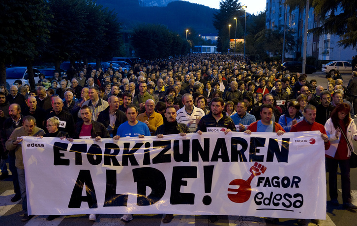 Manifestación este jueves en Arrasate en defensa del empleo en Fagor. (Raul BOGAJO/ARGAZKI PRESS)