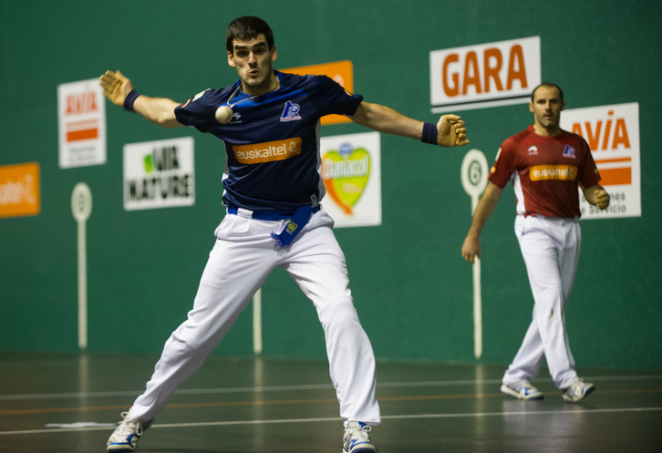 Ezkurdia se ha impuesto a Xala en el Astelena. (Andoni CANELLADA / ARGAZKI PRESS)