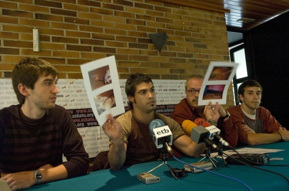 <strong>Agosto de 2007</strong>. <a href="http://gara.naiz.info/paperezkoa/20070825/35008/es/Tres-donostiarras-descubren-su-piso-aparato-escuchas-ilegales">Tres donostiarras descubren en su piso un aparato de escuchas.</a>