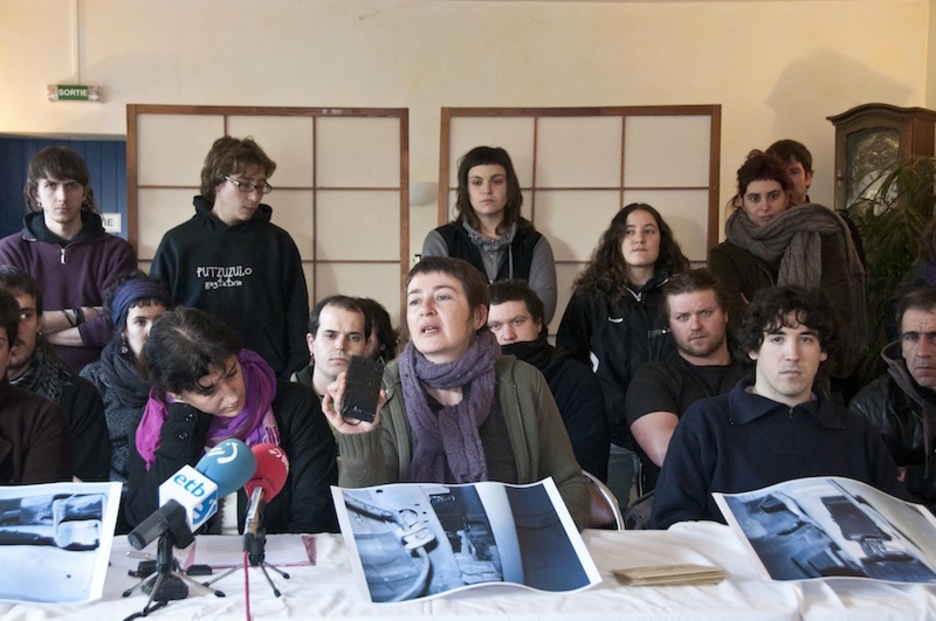 <strong>Enero de 2011</strong>. Iraiz Gesalaga denuncia el hallazgo de un aparato de seguimiento en su vehículo.