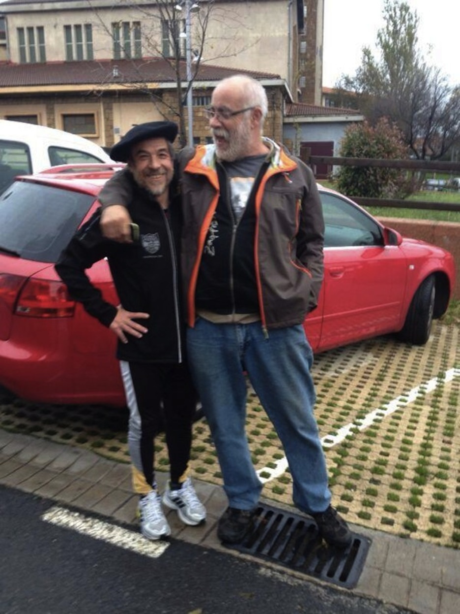 Patxi Gómez, nada más abandonar la prisión de Basauri. (@amnistiarendema) Patxi Gómez, nada más abandonar la prisión de Basauri. (@amnistiarendema)