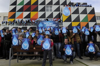 Ehunka lagunek parte hartu ekimenaren inguruko lan saioan. (ARGAZKI PRESS)