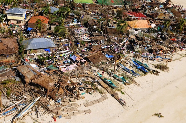 Hondamendia Filipinetan Haiyan tifoiaren eraginez. (Raul BANIAS/AFP)