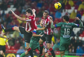 Athletic eta Levanteren arteko norgehiagoka San Mamesen. (Monika DEL VALLE/ARGAZKI PRESS)