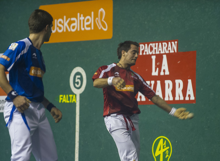 Bengoetxea pilota astintzen. (Monika DEL VALLE / ARGAZKI PRESS)