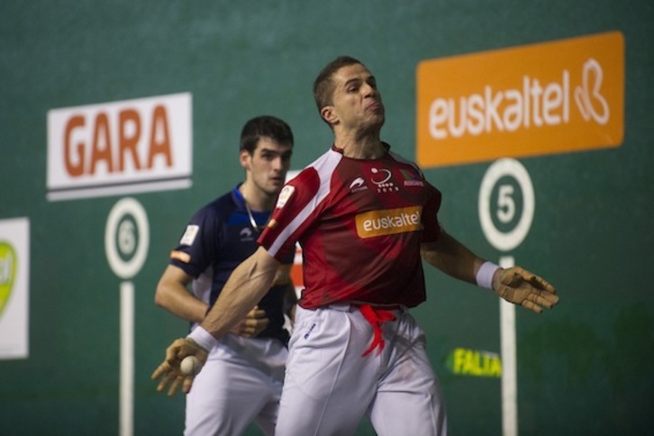 Un lance del partido entre Olaizola II y Ezkurdia. (Juan Carlos RUIZ/ARGAZKI PRESS)