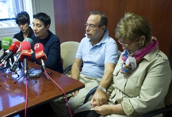 Inma Orozko, Jone Goirizelaia, Manu Cabacas y Fina Lizeranzu, en la comparecencia de hoy. (Marisol RAMÍREZ/ARGAZKI PRESS)
