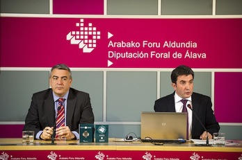 Javier de Andrés y Aitor Uribesalgo, en la presentación de las cuentas. (Juanan RUIZ/ARGAZKI PRESS)