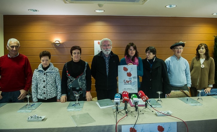 En la presentación han tomado parte familiares y amigos de Brouard y Muguruza. (Luis JAUREGIALTZO/ARGAZKI PRESS)